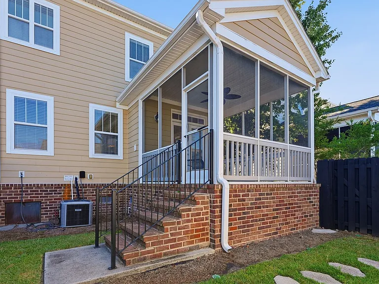 313 Lake View Dr — Photo 35