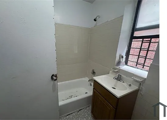 1738 Univ Ave #4K — Photo 6
