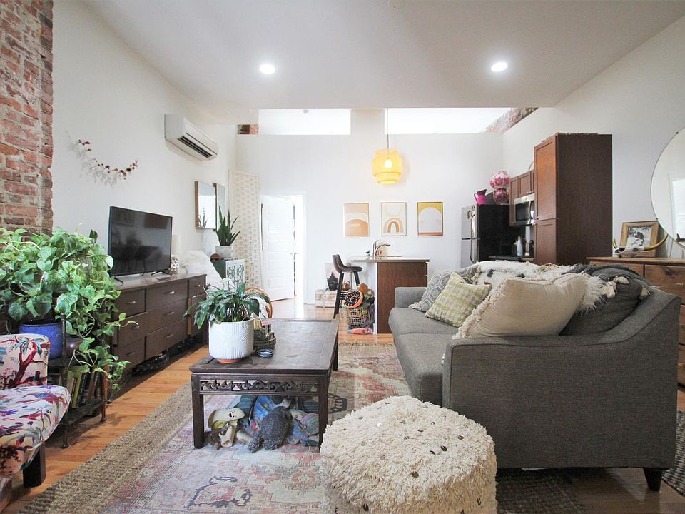 1st image of 2226 Frankford Ave