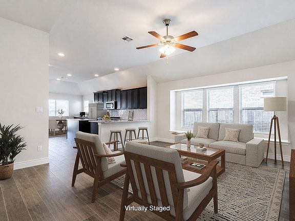 3rd image of 124 Compass Ln