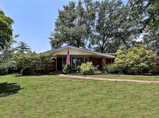 355 Meadowbrook Dr, Ballwin, MO
