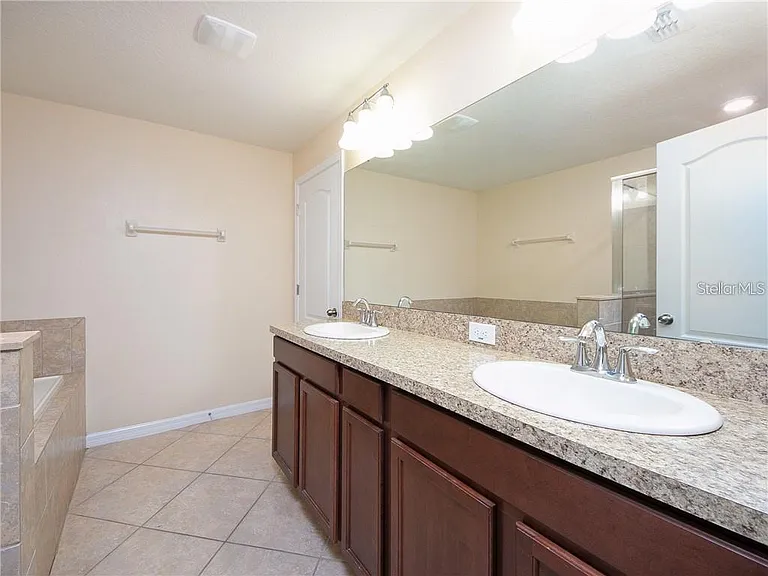 3439 Rodrick Cir — Photo 15