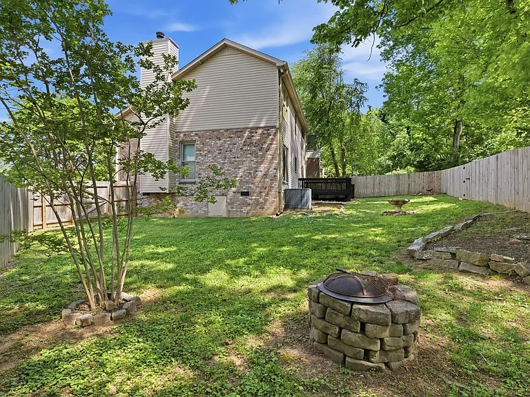 913 Magnolia Ct W — Photo 31
