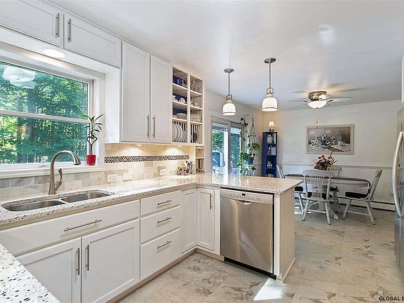 3rd image of 10 PINE VIEW Drive