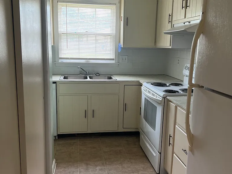 1008 Lee St #1008 — Photo 2
