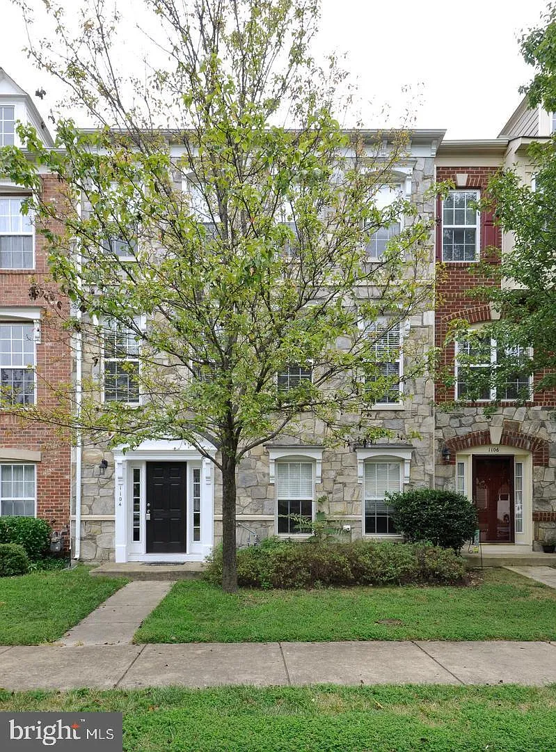4 bed, 1.5 bath, 2360 sqft, $2,800 — Photo 1