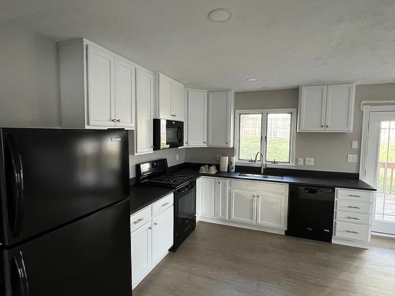 4th image of 6 Westview Dr