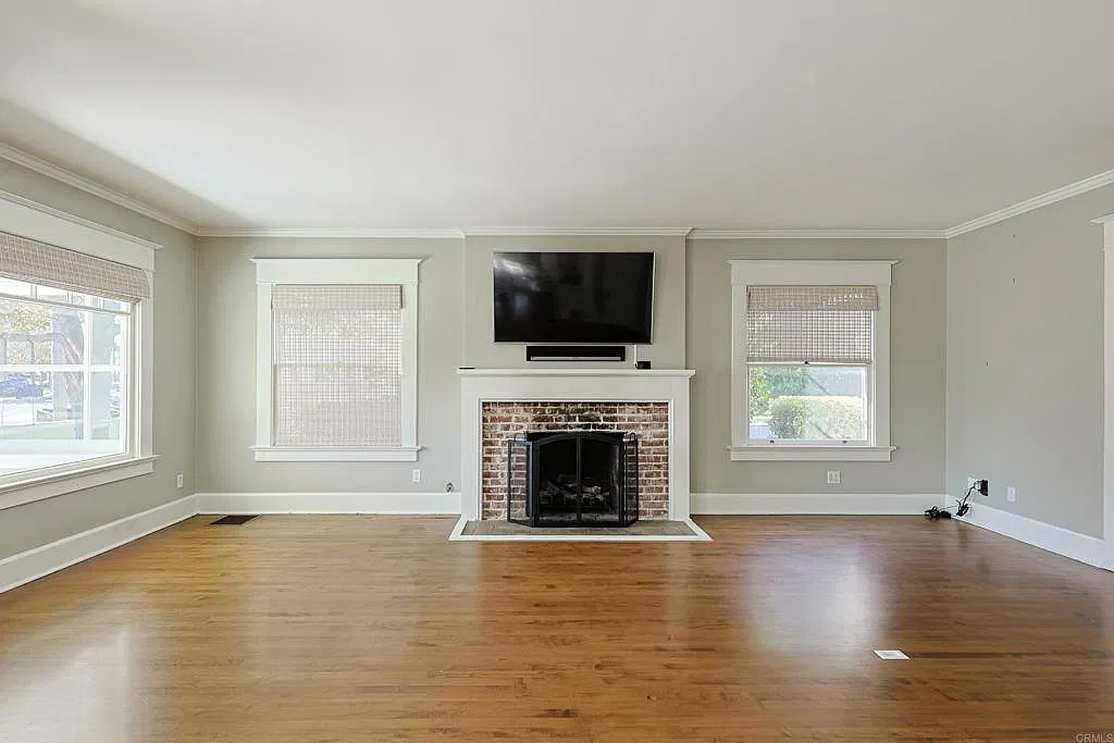 4 bed, 2.5 bath, 2938 sqft, $16,500 — Photo 2