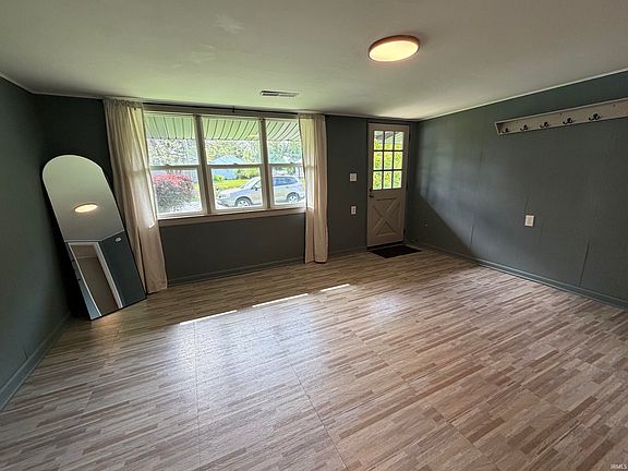 3rd image of 809 Greenwich Rd