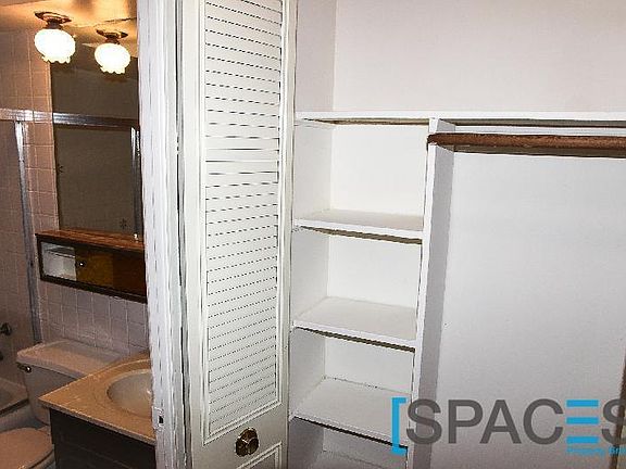 3rd image of 521 W Briar Pl APT 508