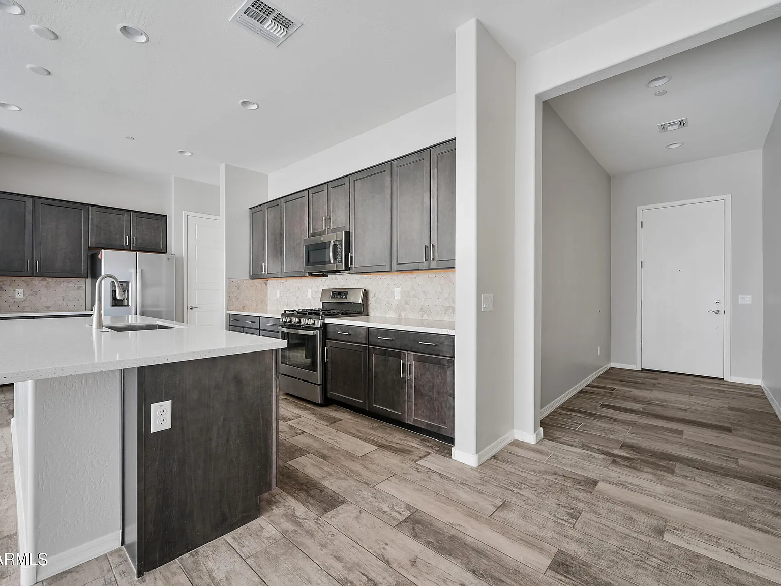 3 bed, 2.5 bath, 2546 sqft, $2,795 — Photo 4