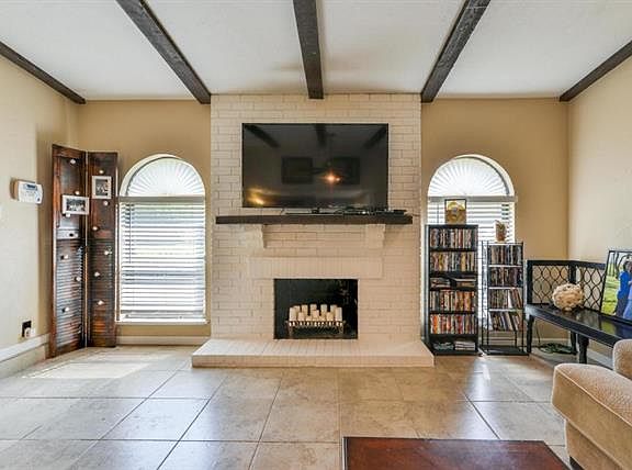 3rd image of 2708 Meadowview Dr