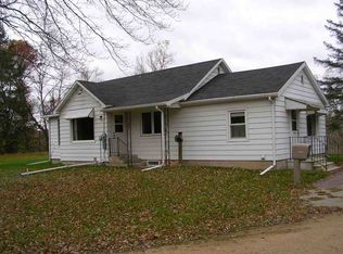 938 W Bannerman Ave, Redgranite, WI 54970