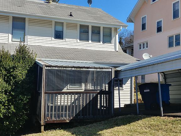 2nd image of 505 Linden St SE