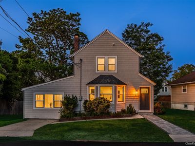 19 Westside Avenue, Bay Shore, NY, 11706