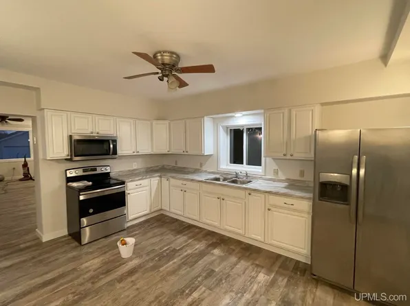 25584 C St, Calumet, MI 49913