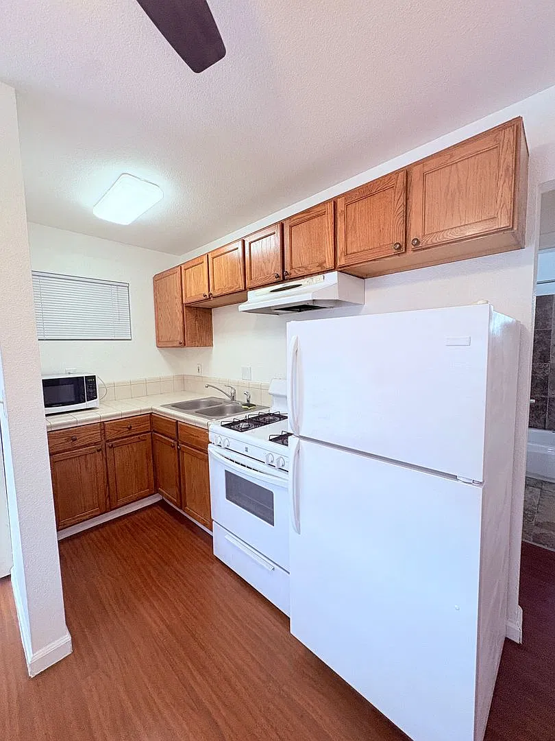 435 Myrtle Ave #B - West Sacramento 95605 — Photo 3