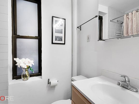 4th image of 208 E 84th St APT 3D