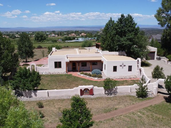 8 Juan D Martinez Rd, El Prado, NM 87529
