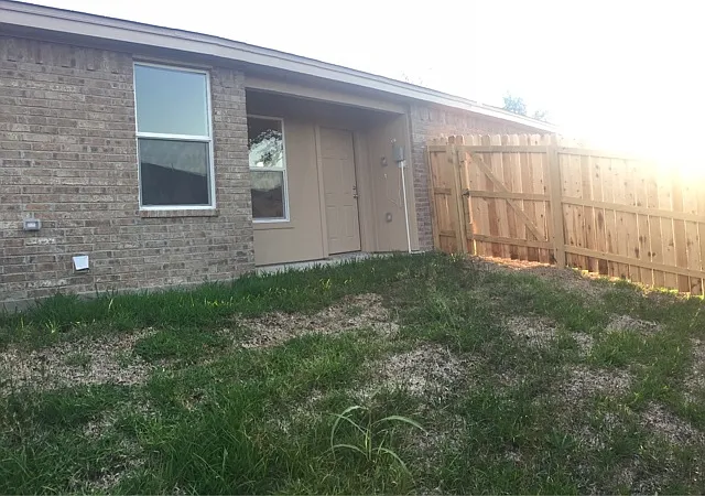 1707 Aztec Trce #A — Photo 1