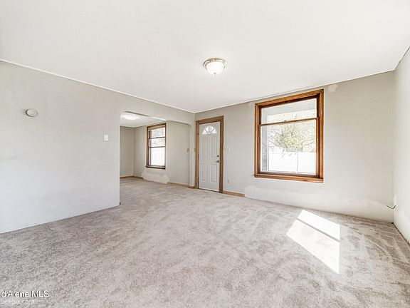 3rd image of 405 W Jefferson Ave