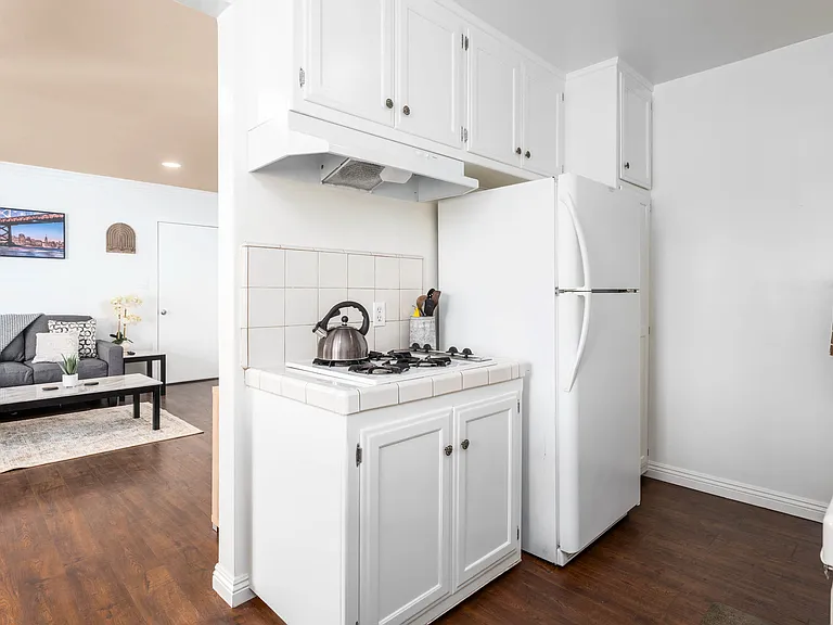 545 E 97th St #5 — Photo 6