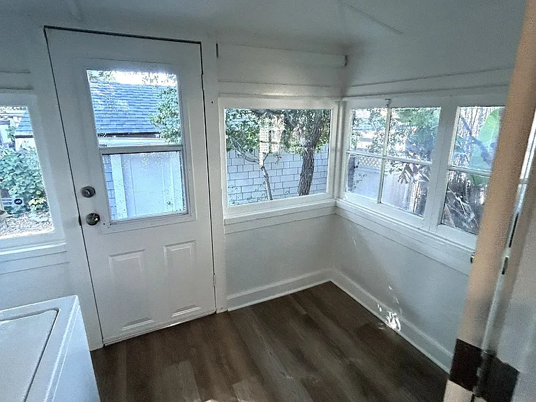 246 W 4th St — Photo 19