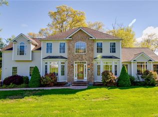 1 Fawn Hollow Dr, Seymour, CT 06483
