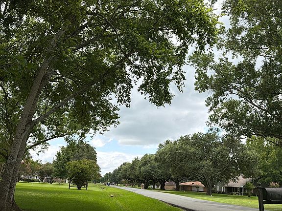 5th image of 110 Oaklawn Dr