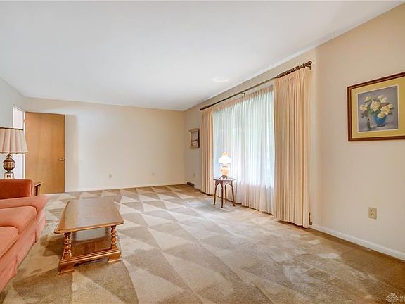 4th image of 85 Zengel Dr