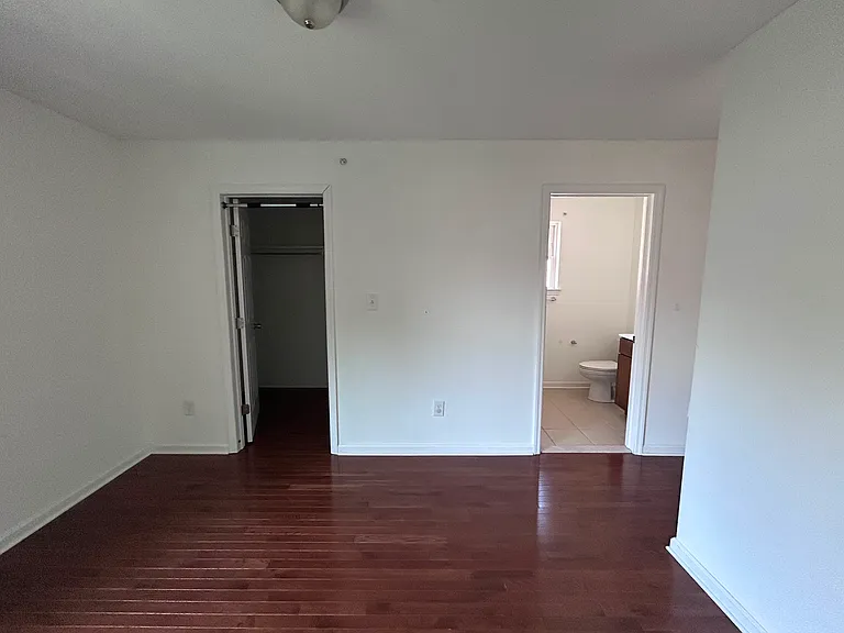 1060-1062 E Grand St #2 — Photo 11