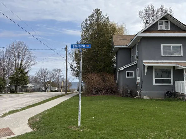 117 8th St #2, Midland, ON L4R 4A5