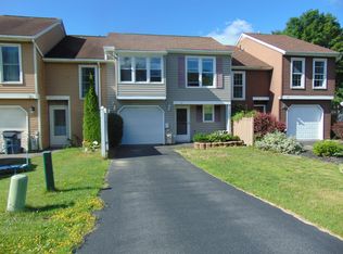 15 Westchester Dr, Clifton Park, NY 12065