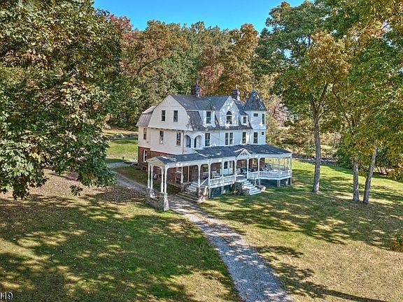 5th image of 211 Mountainside Rd