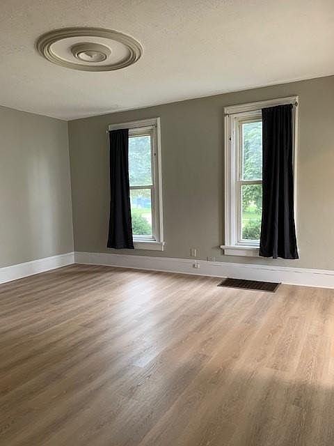 Spacious living room