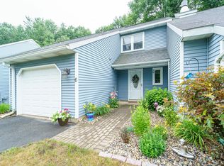 6 Old Coach Rd, Clifton Park, NY 12065