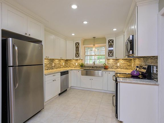 2nd image of 834 Neartop Dr