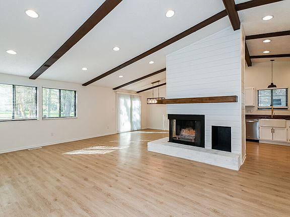 3rd image of 3925 Pebble Creek Dr