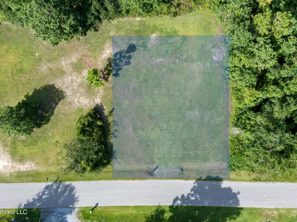 178 Vacation Ln #27, Waveland, MS 39576