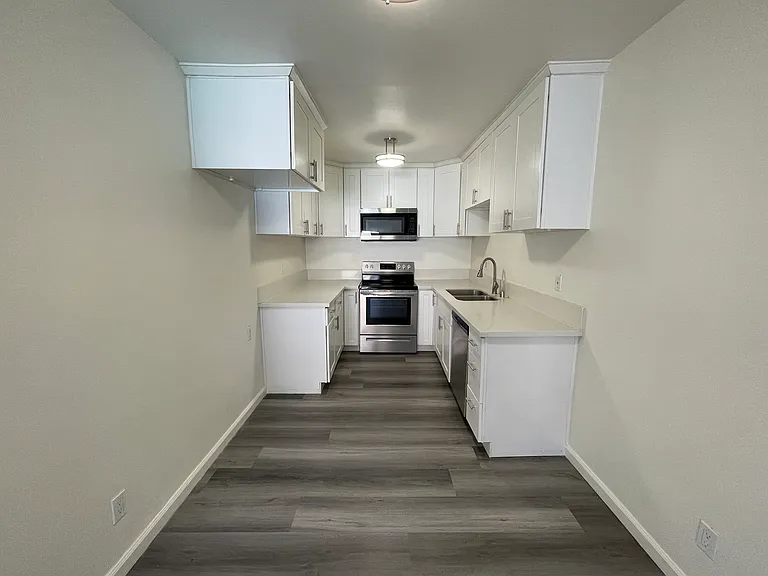6535 Fulton Ave — Photo 11