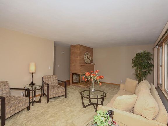 3rd image of 537 Park Valley Dr E