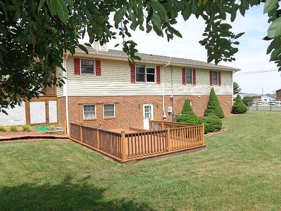 4th image of 164 Woodland Ave