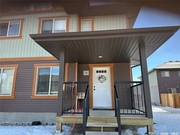 880 5th Street #18, Weyburn, SK S4H 1A4