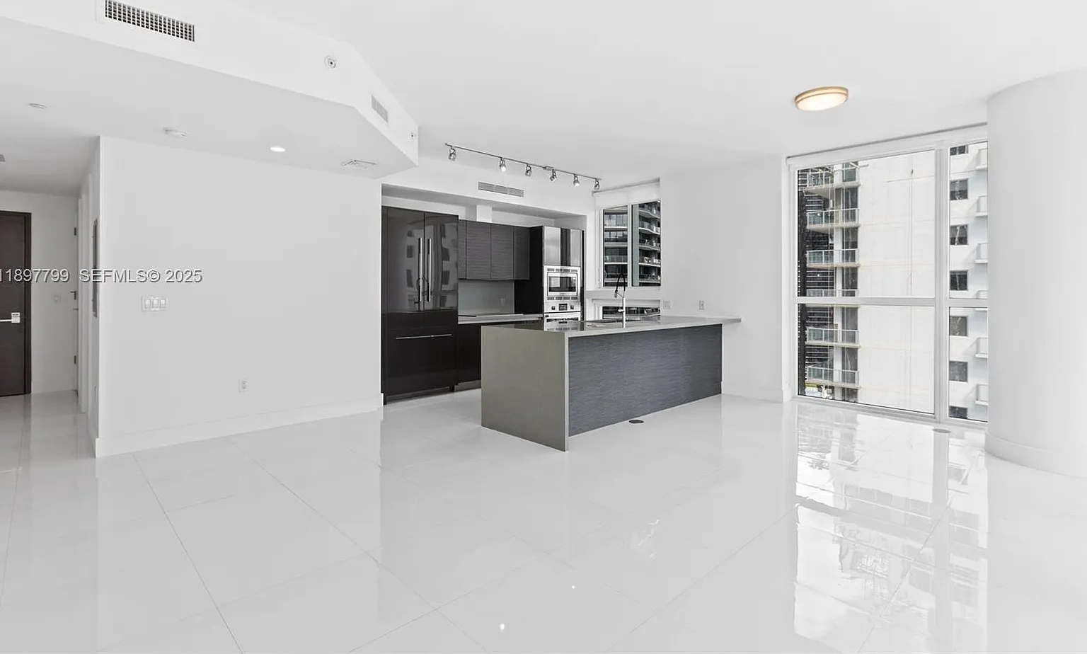 3 bed, 1593 sqft, $8,000 — Photo 1