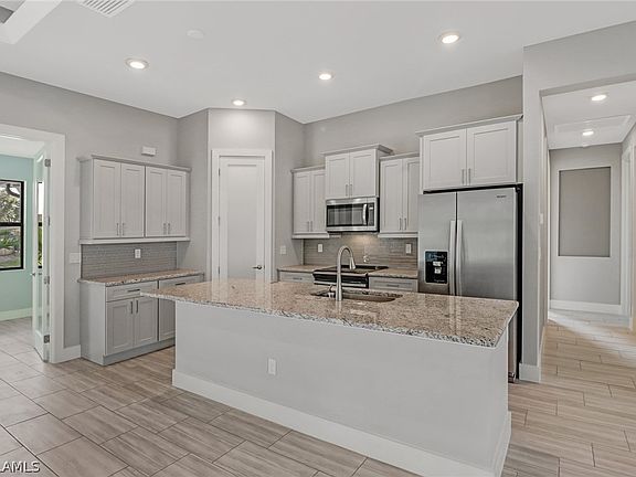 2nd image of 909 SW 28th Terrace Cpe