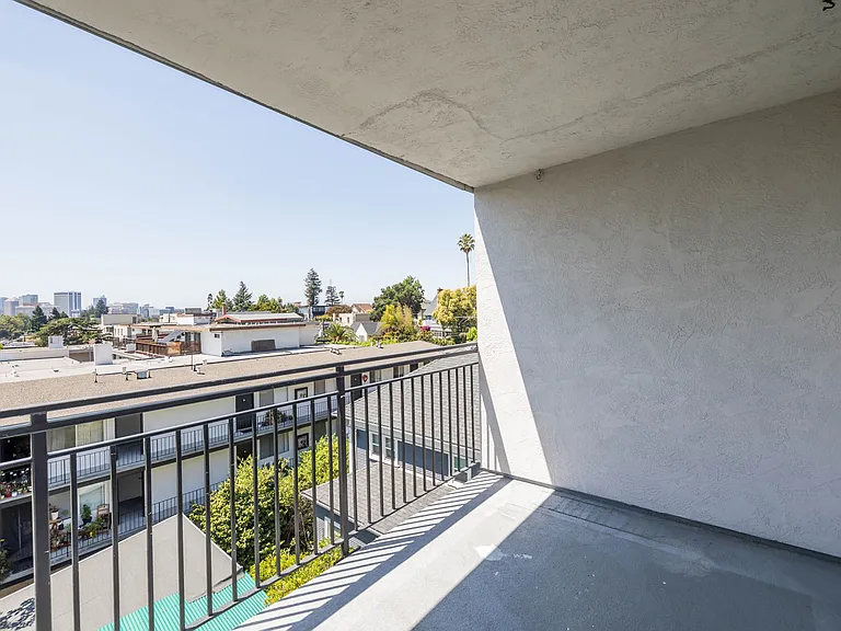 630 Mariposa — Photo 8