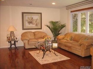 200 E Rockaway Rd, Hewlett, NY 11557