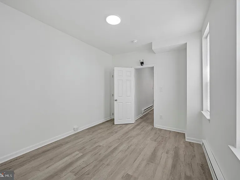 1216 W Firth St — Photo 10