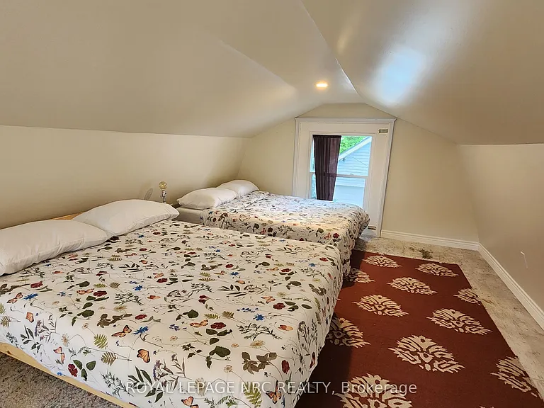 215 Devon Pl — Photo 18