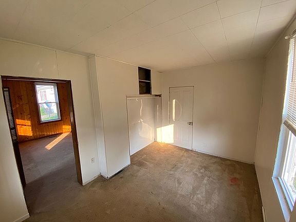 5th image of 129 W Jamestown St
